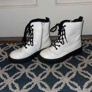 Girls White Combat Boots, Size 3. Sincerely Jules Brand.